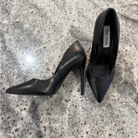 Steve Madden Black Pointed Toe Leather Pumps - Picture 2 of 7